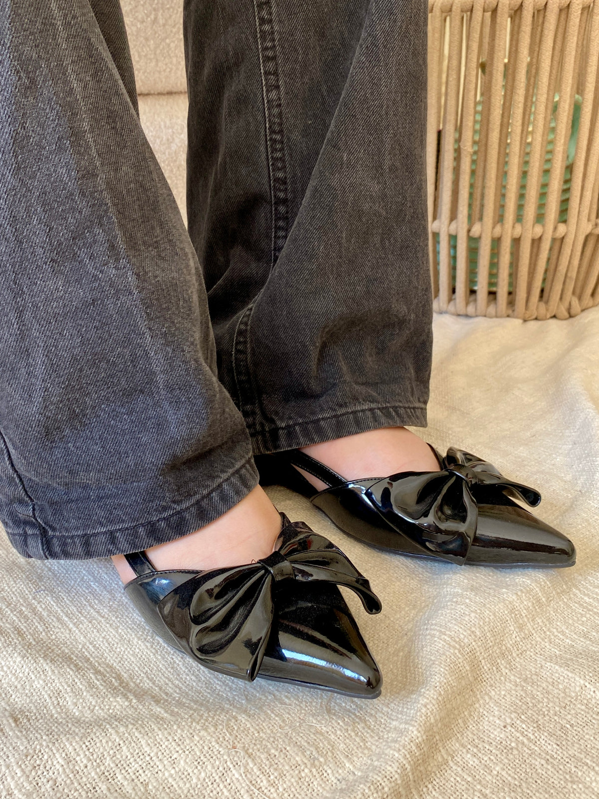 Vernis Bow Mules- Black