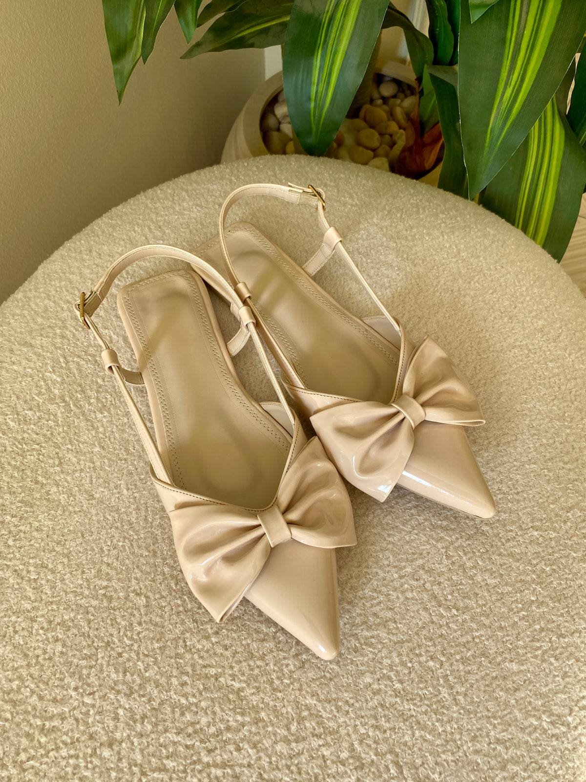 Vernis Bow Mules-Beige