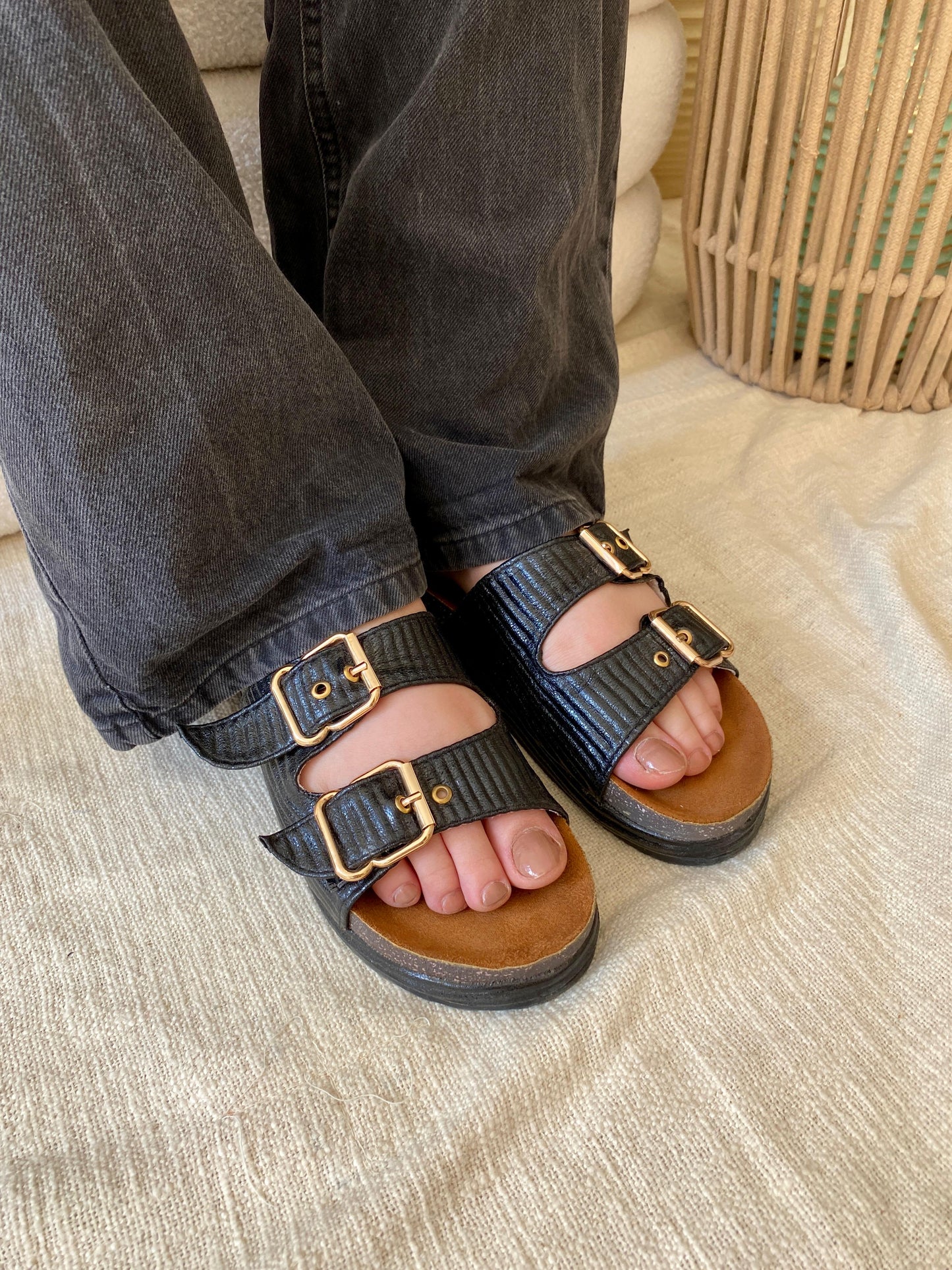 Everyday Platform Slippers-Black
