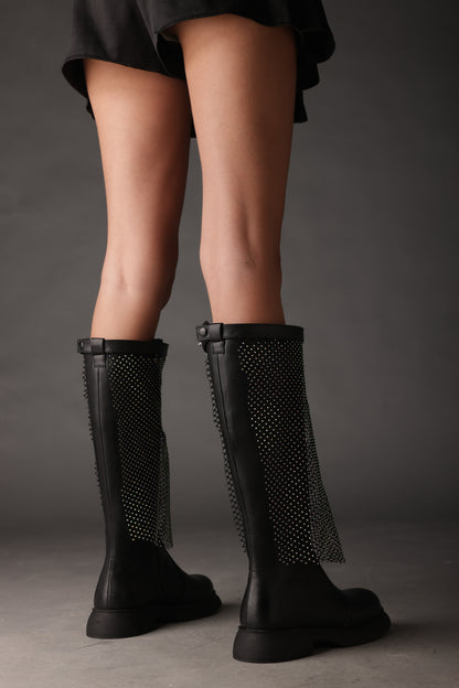 The classic boot with detachable crystal band in Black