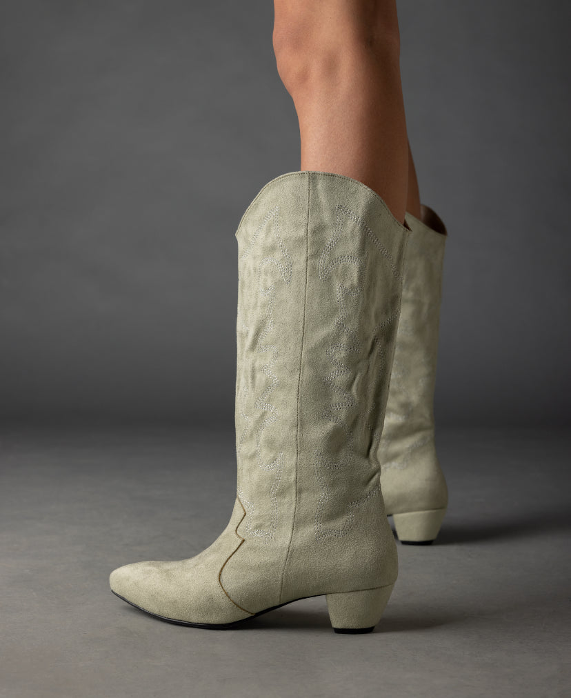 Detalles Suede Cowgirl Boots