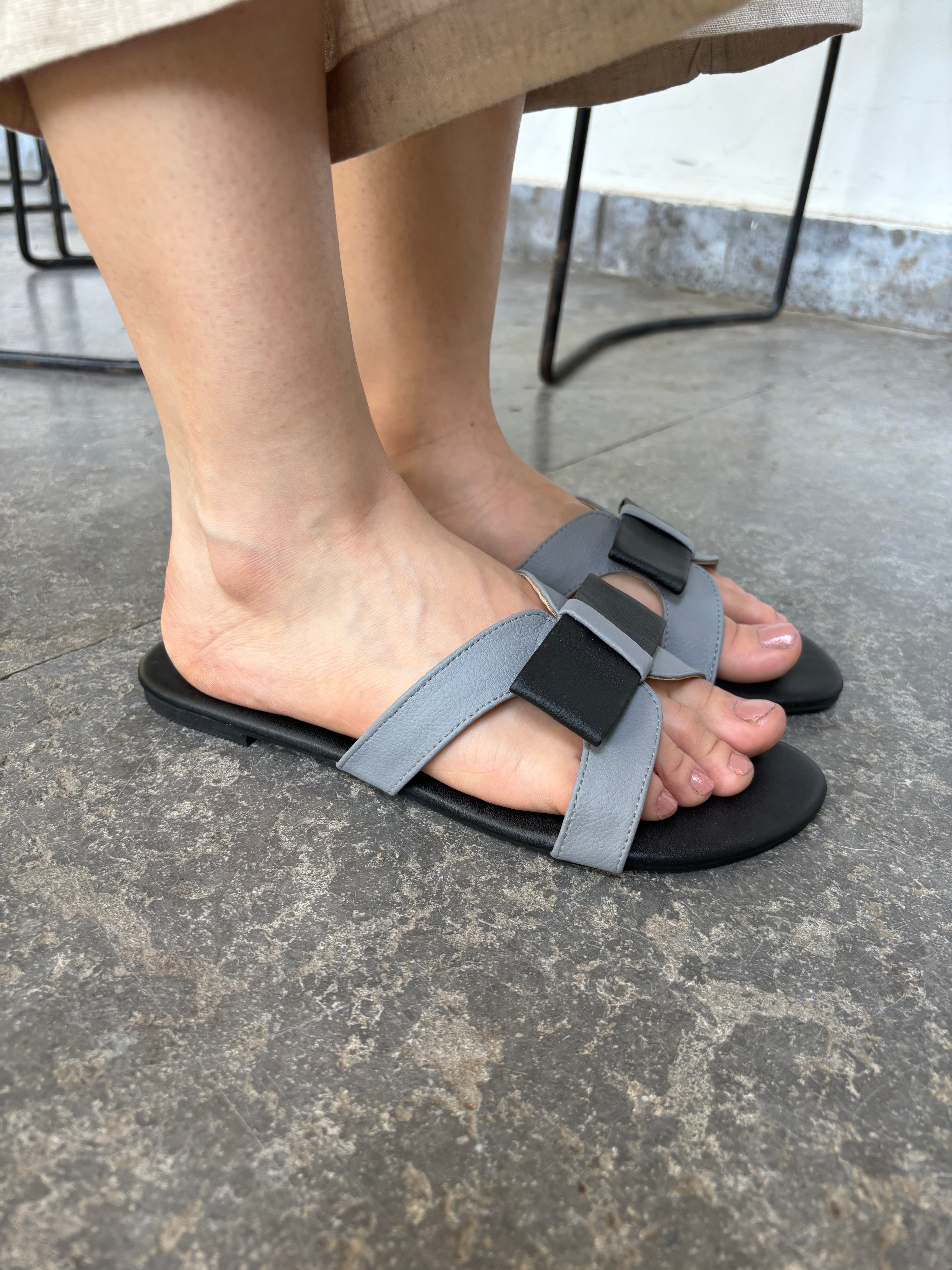 Ananas bow slippers-black x grey