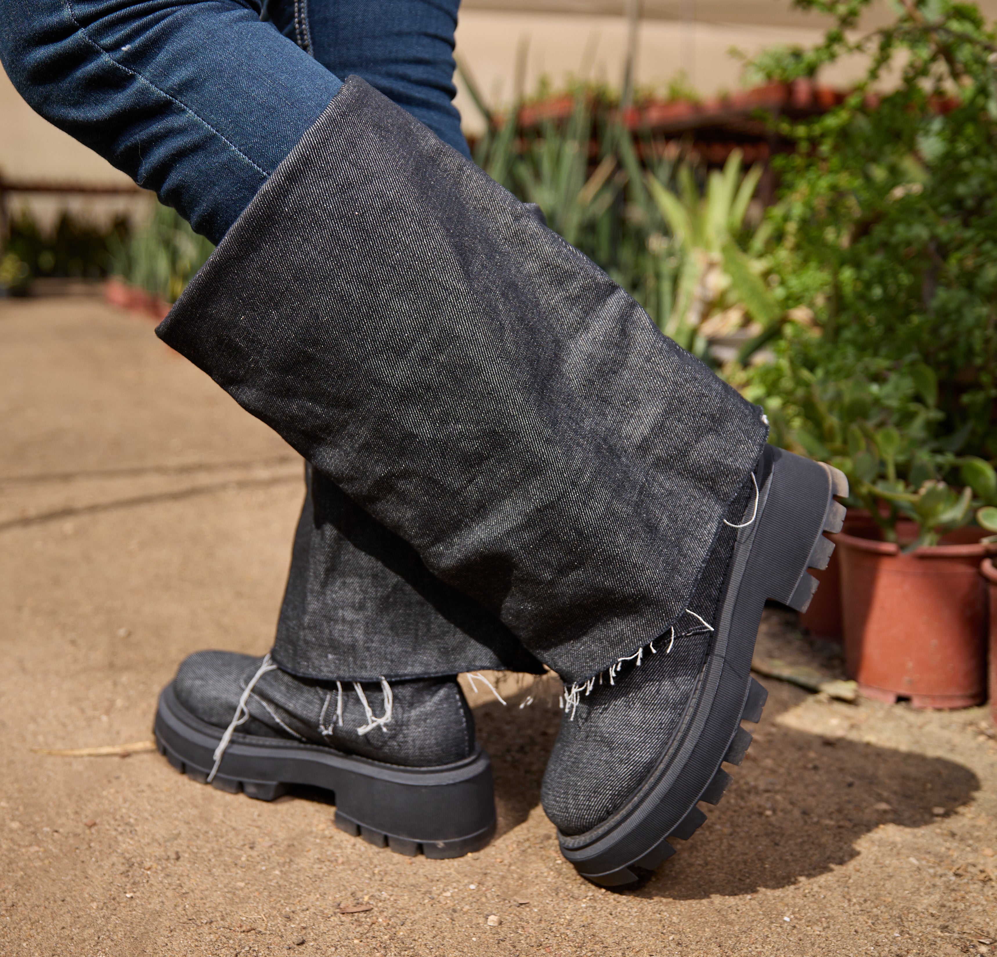 Loom Boots