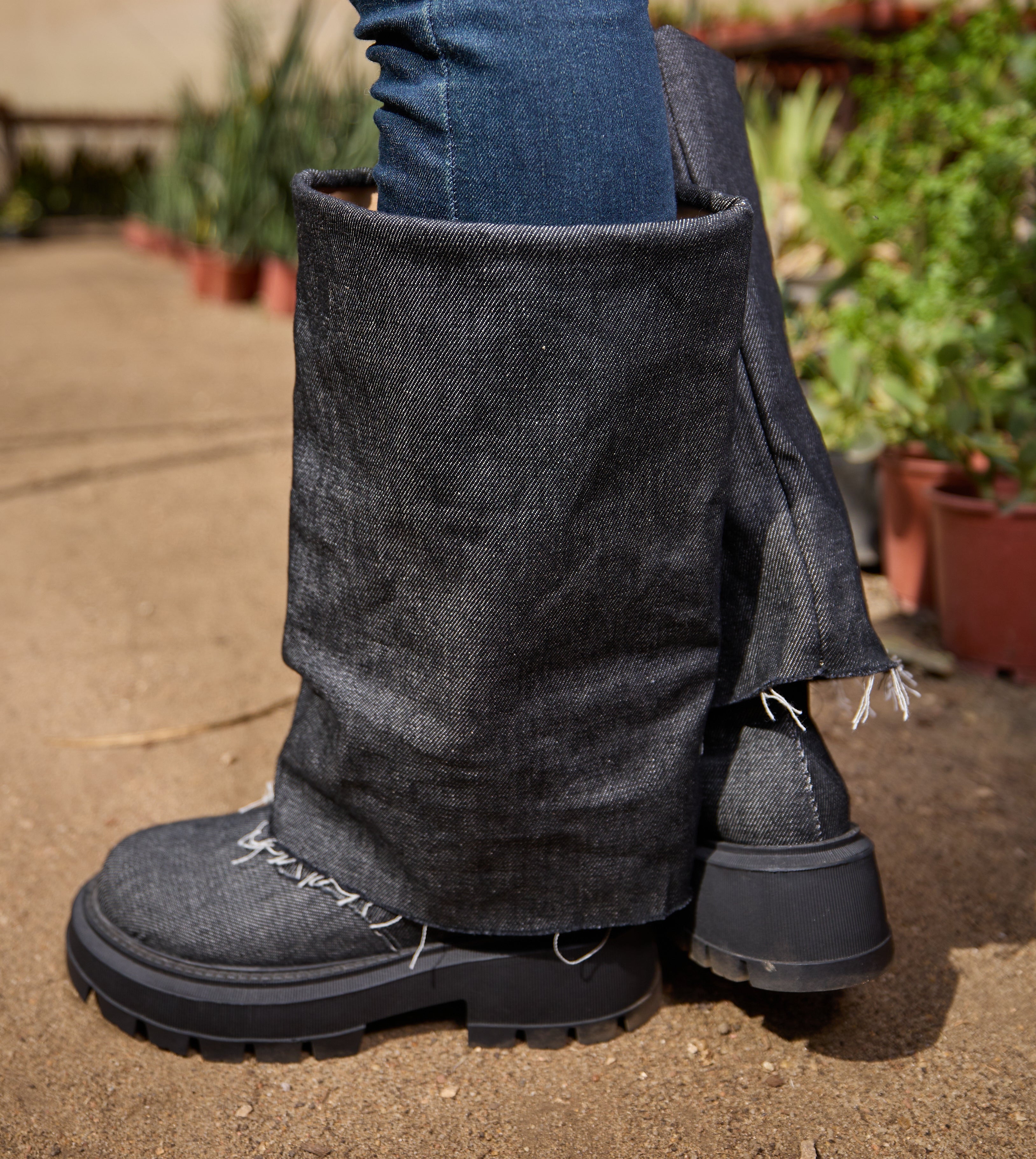Loom Boots
