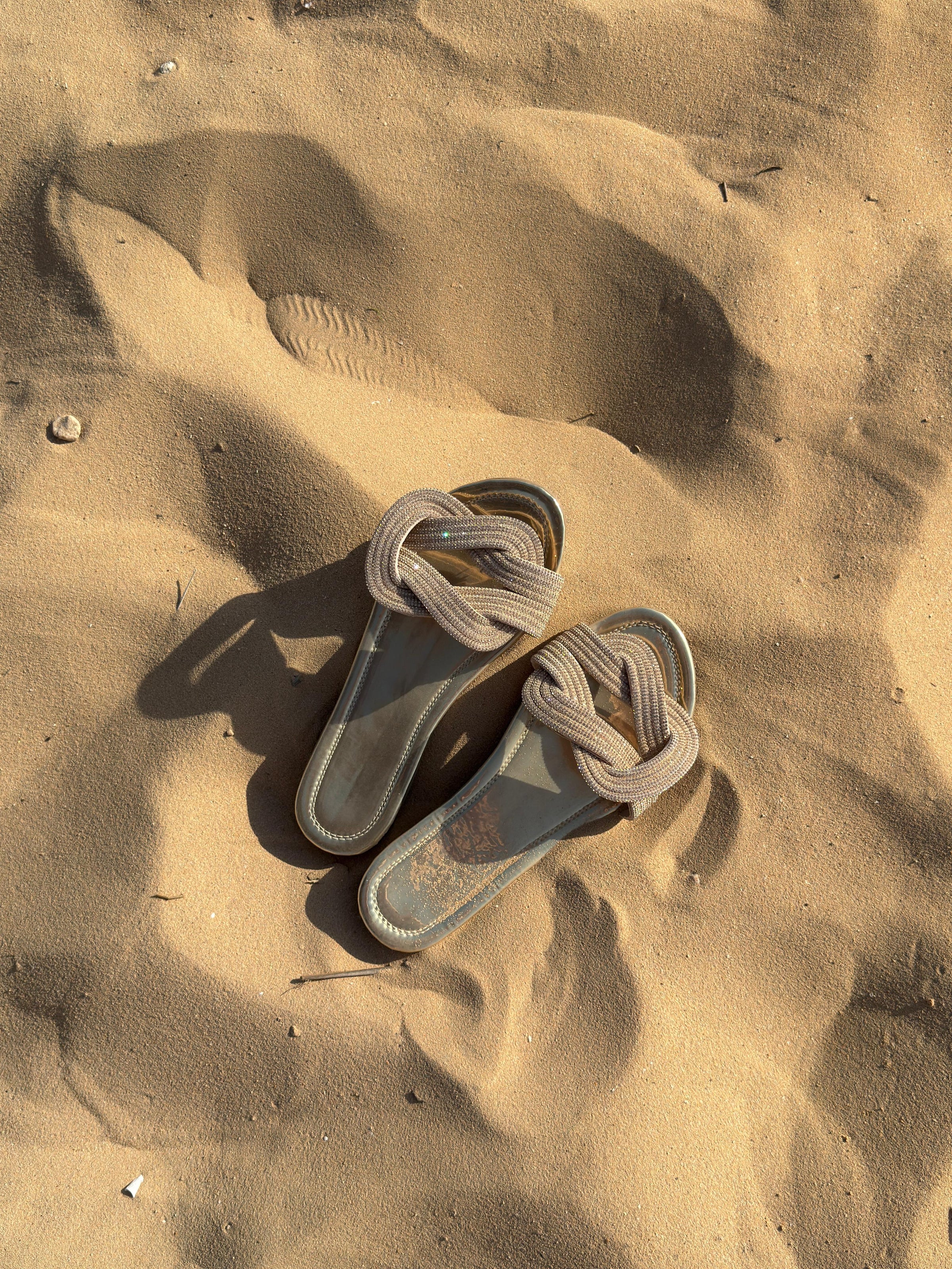 Knots & Diamonds Slippers - Gold