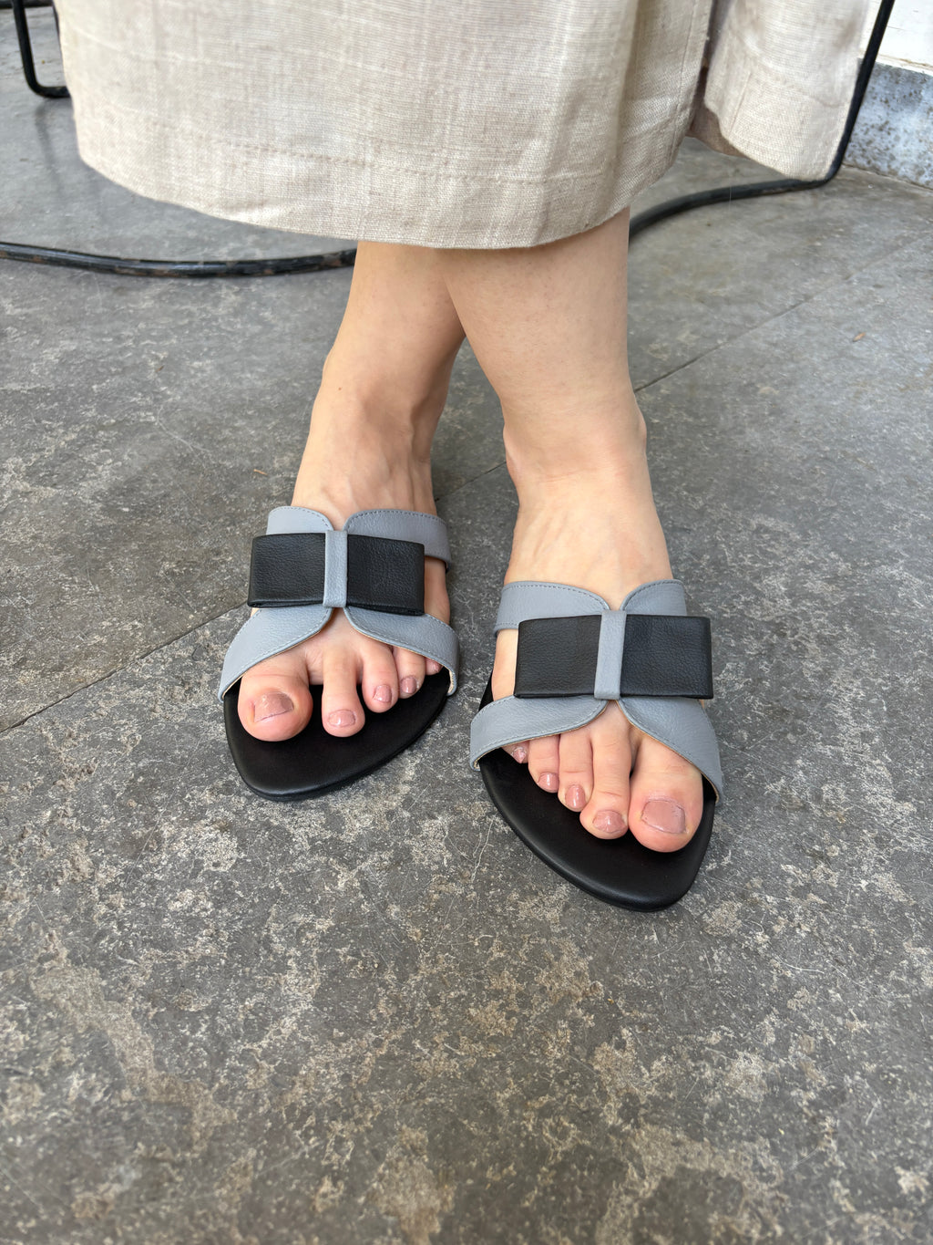 Ananas bow slippers-black x grey