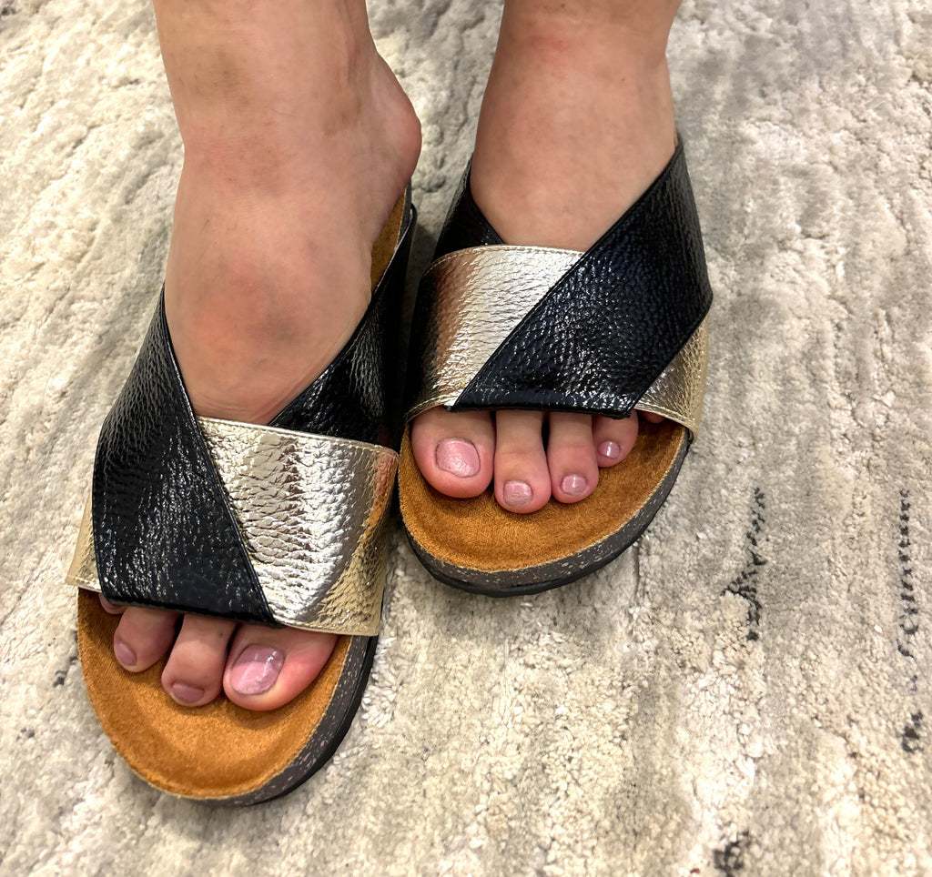 V Slippers-black x gold