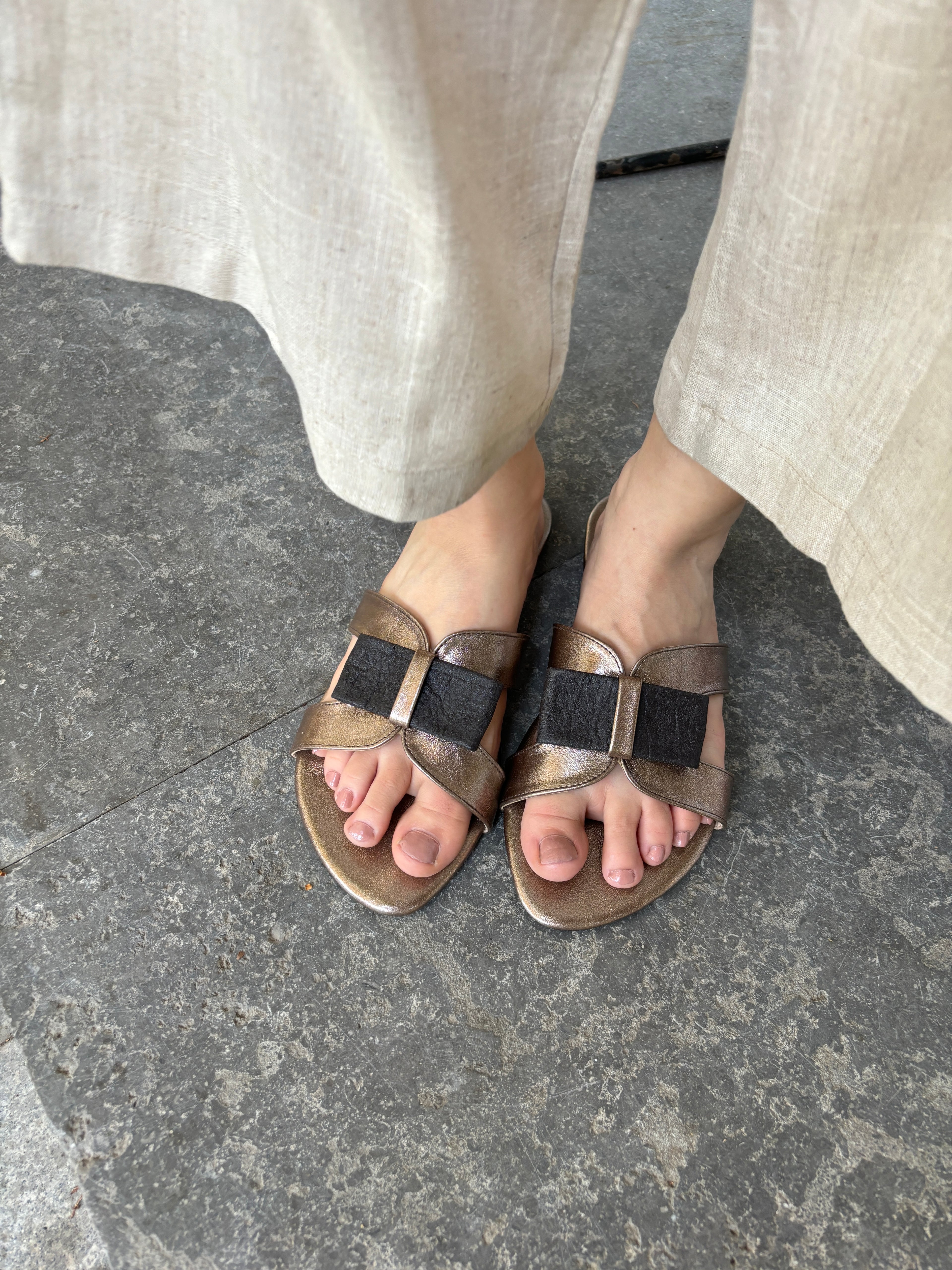 Bow slipper-brown x bronze