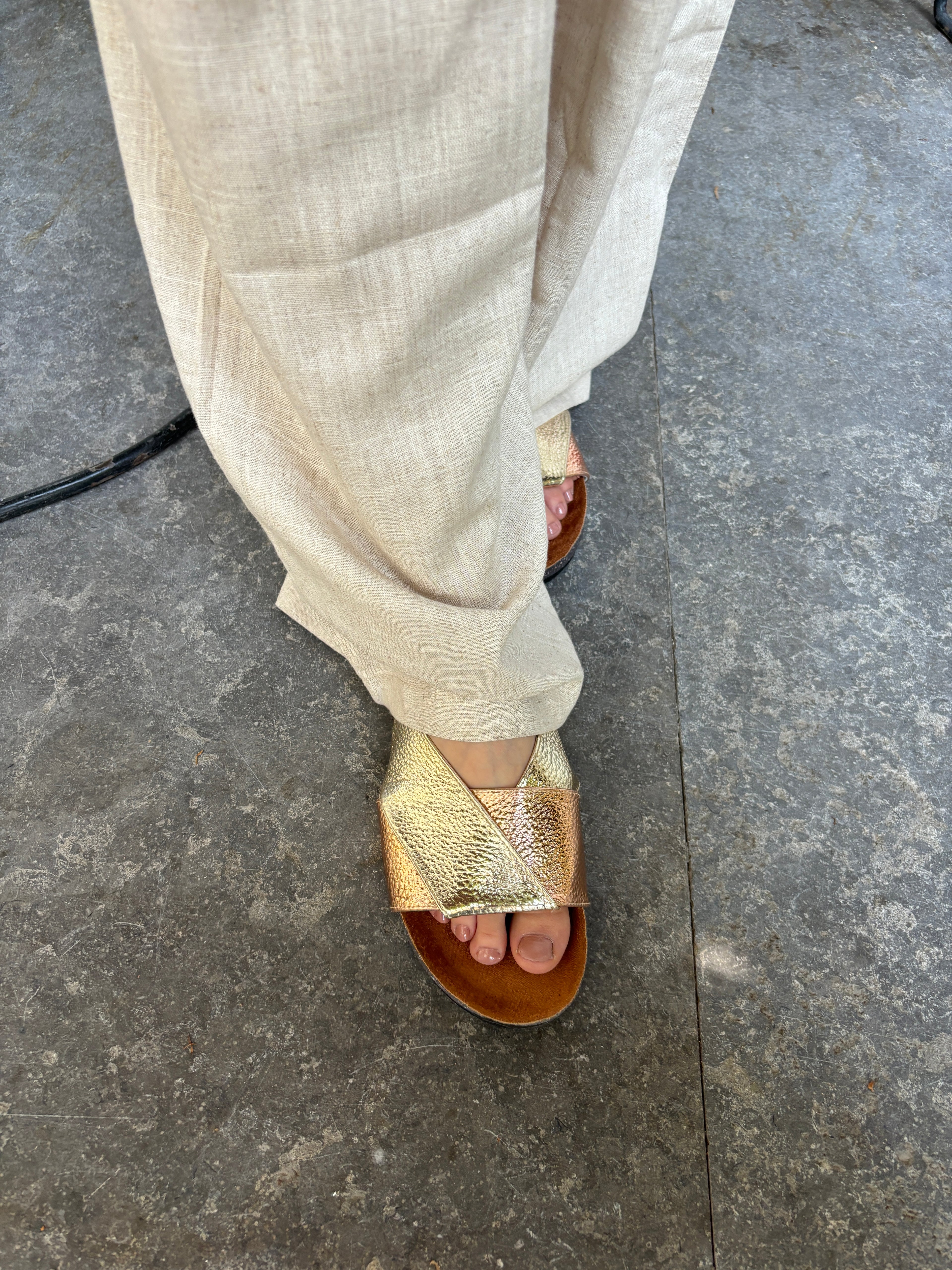 V Slippers-gold x rose gold