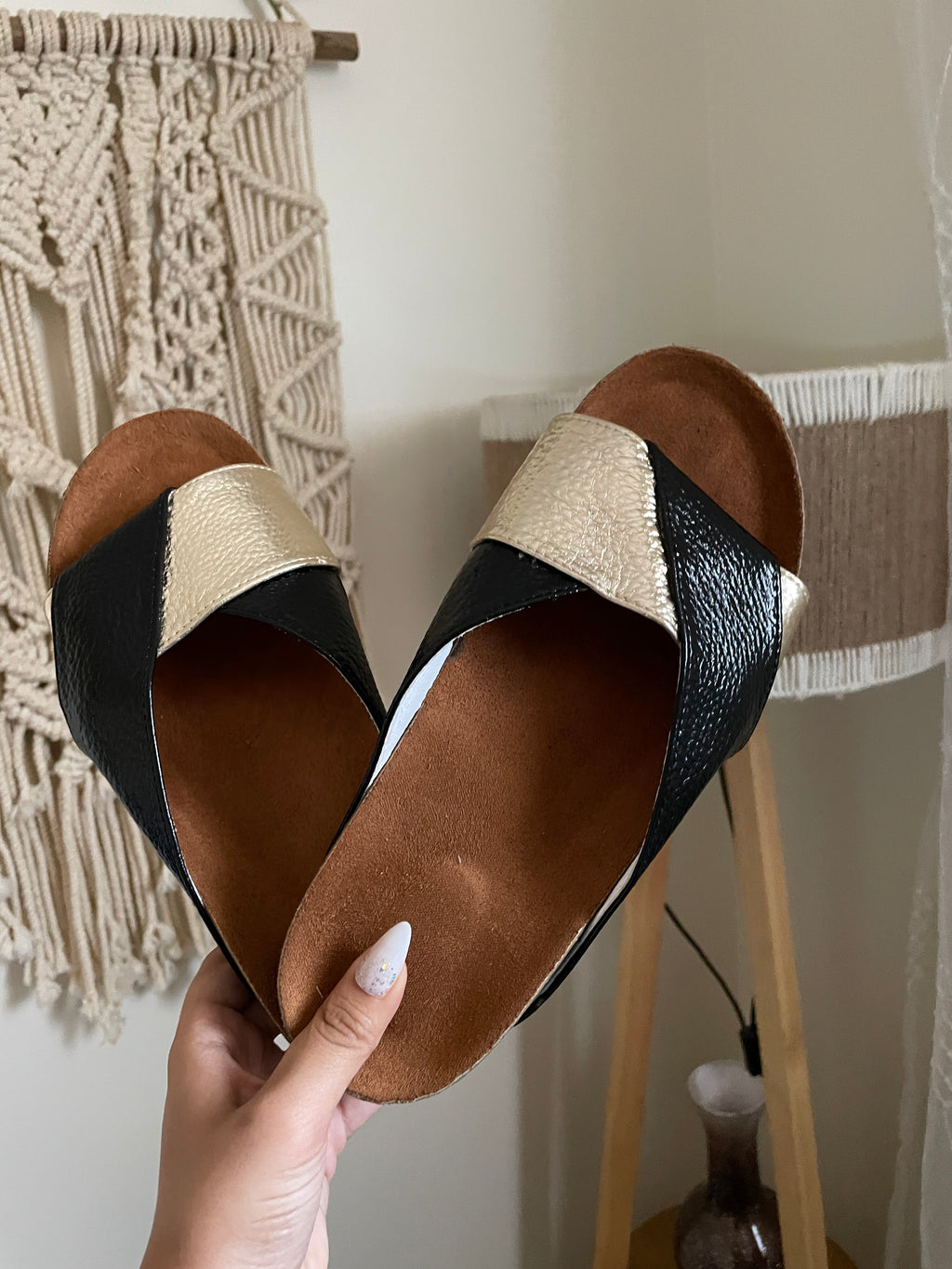 V Slippers-black x gold