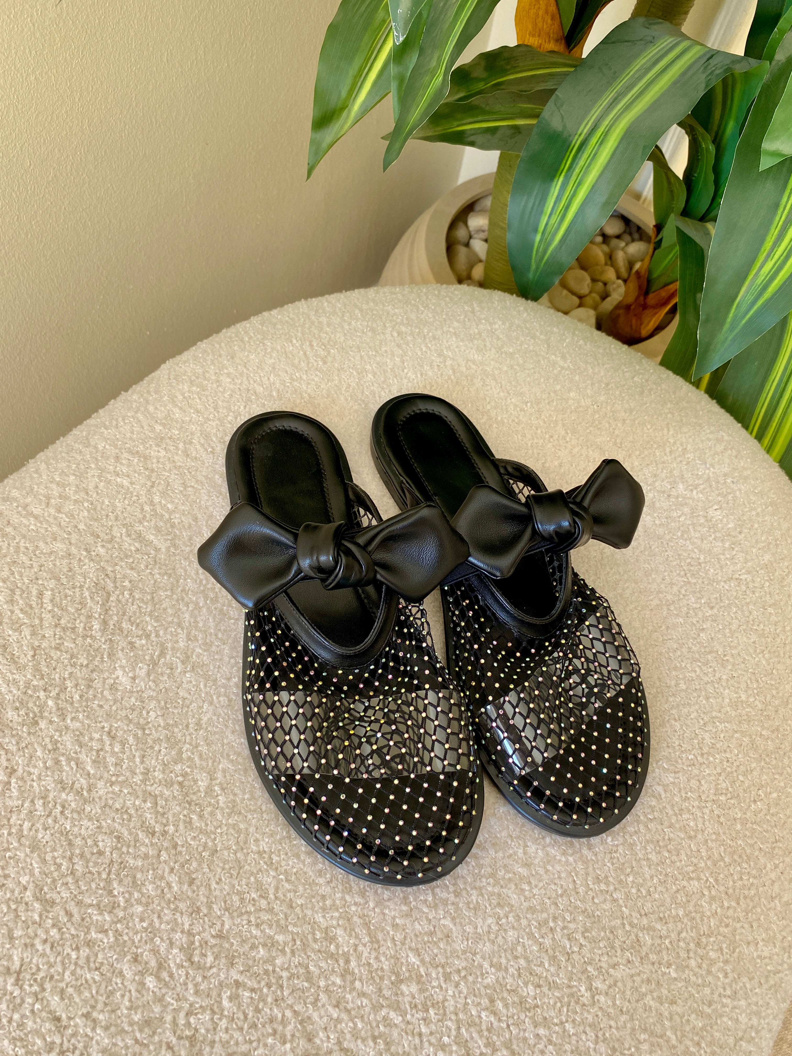 Ami Diamond Mules - Black