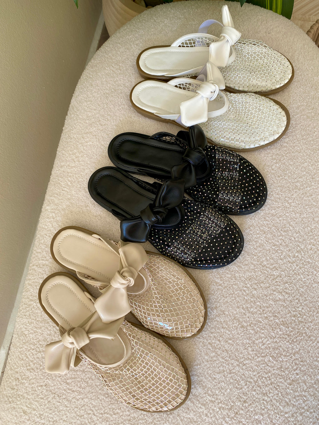 Ami Diamond Mules - Black