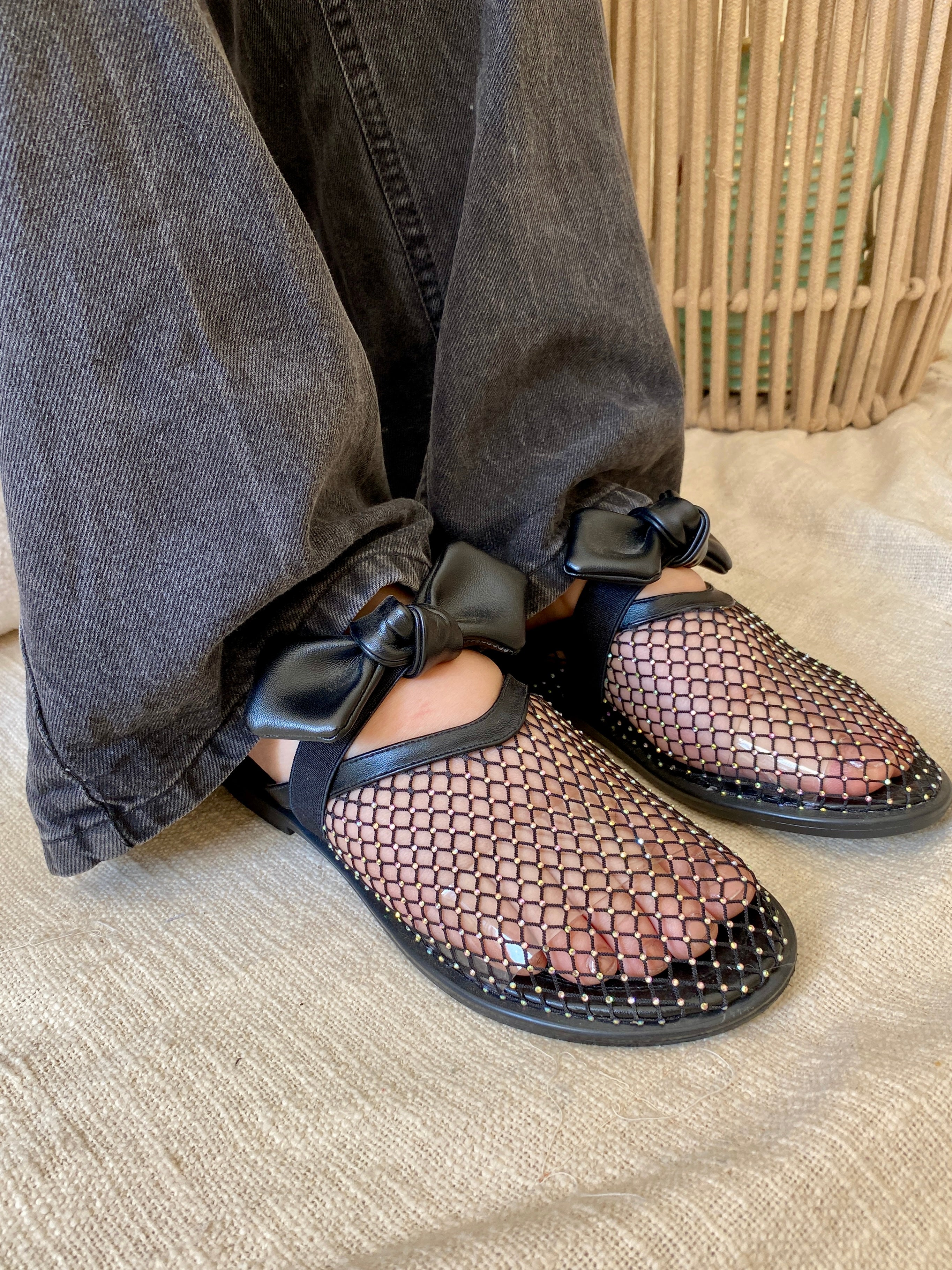 Ami Diamond Mules - Black