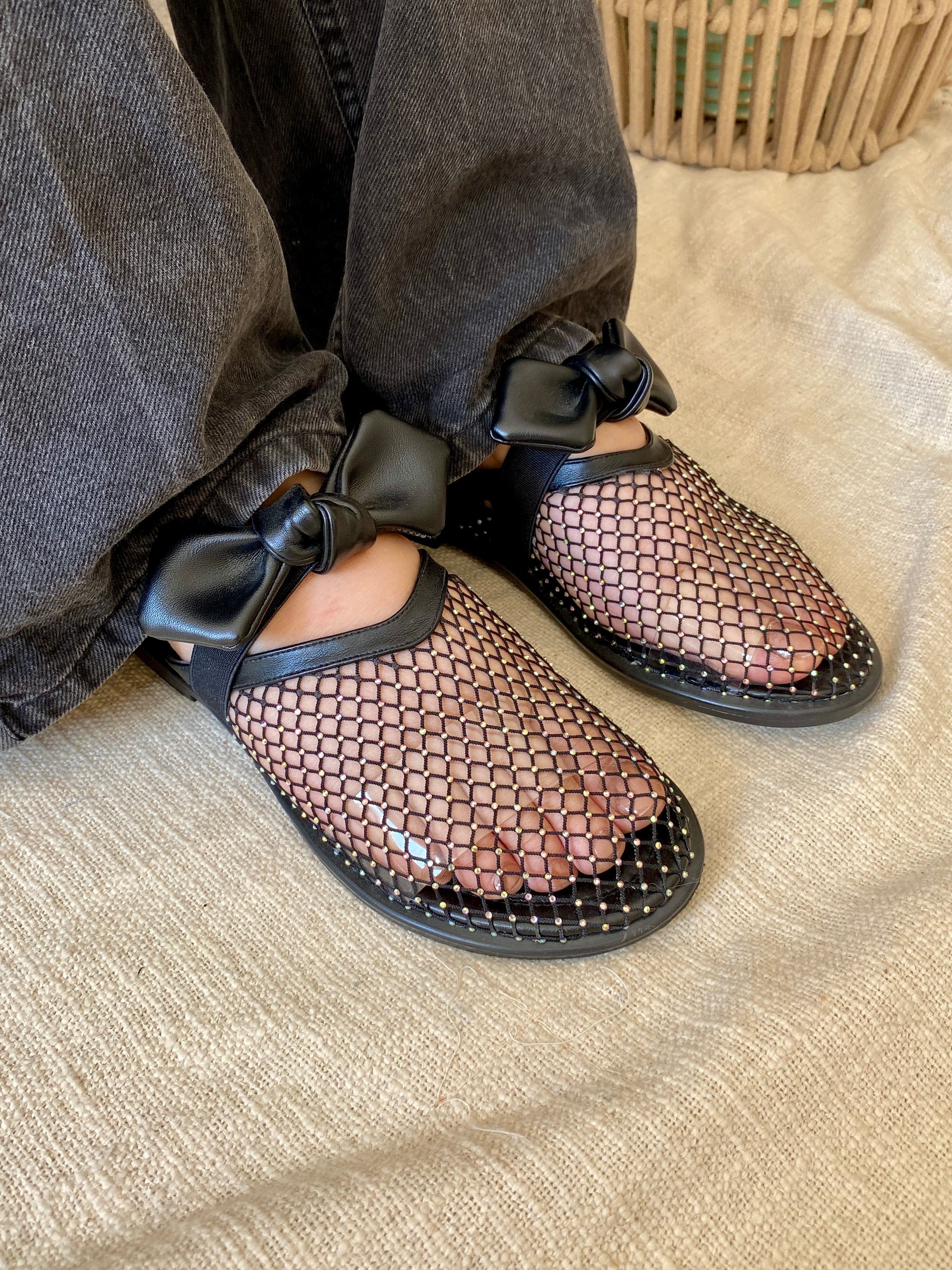 Ami Diamond Mules - Black