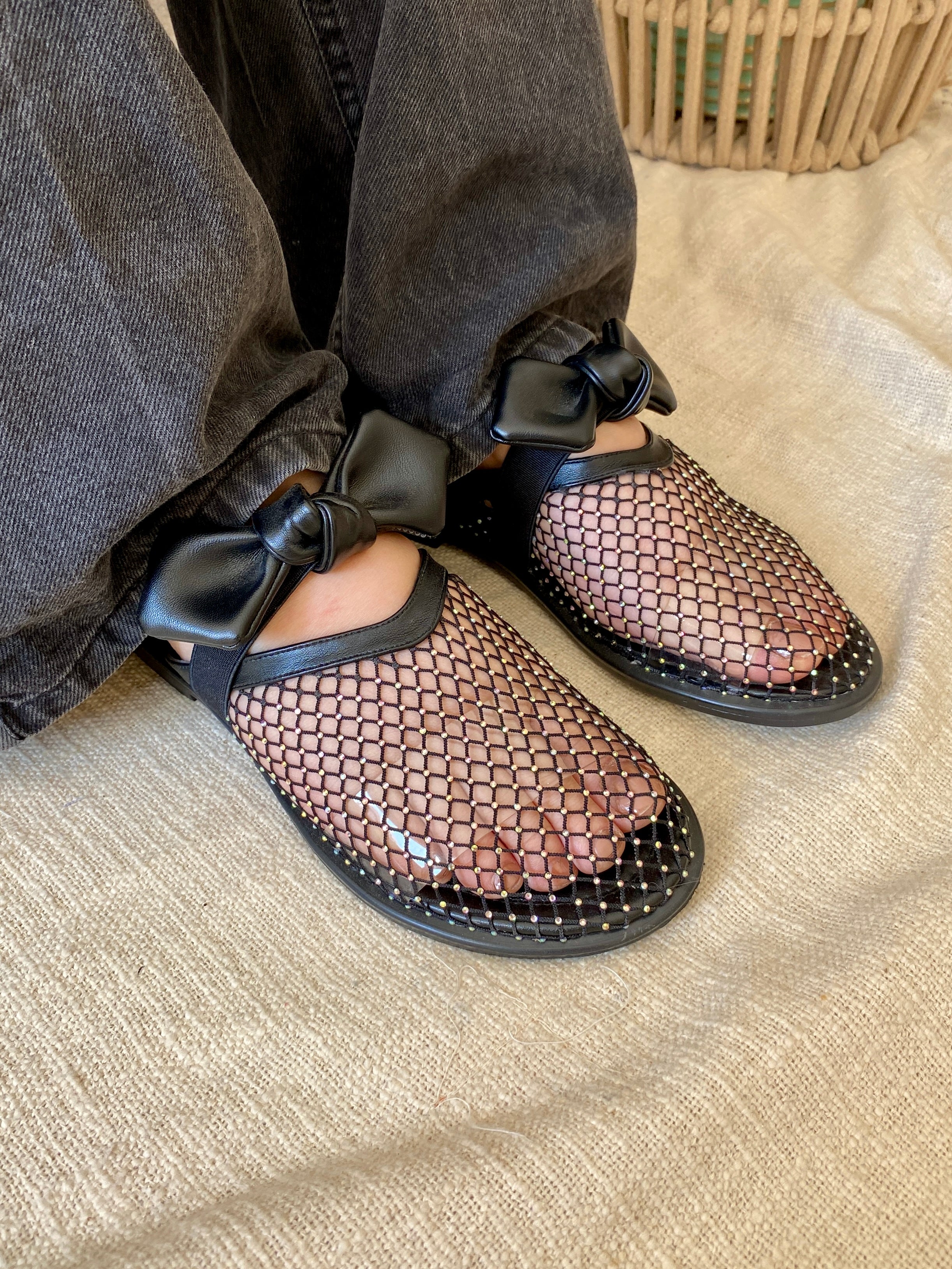 Ami Diamond Mules - Black