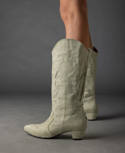 Detalles Suede Cowgirl Boots
