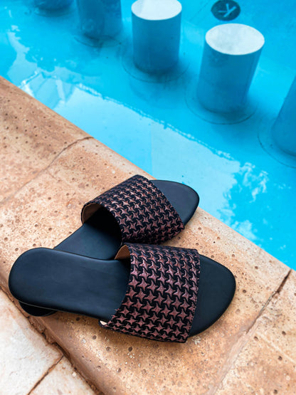 Diamo Slippers -Black x Metallic Fuchsia