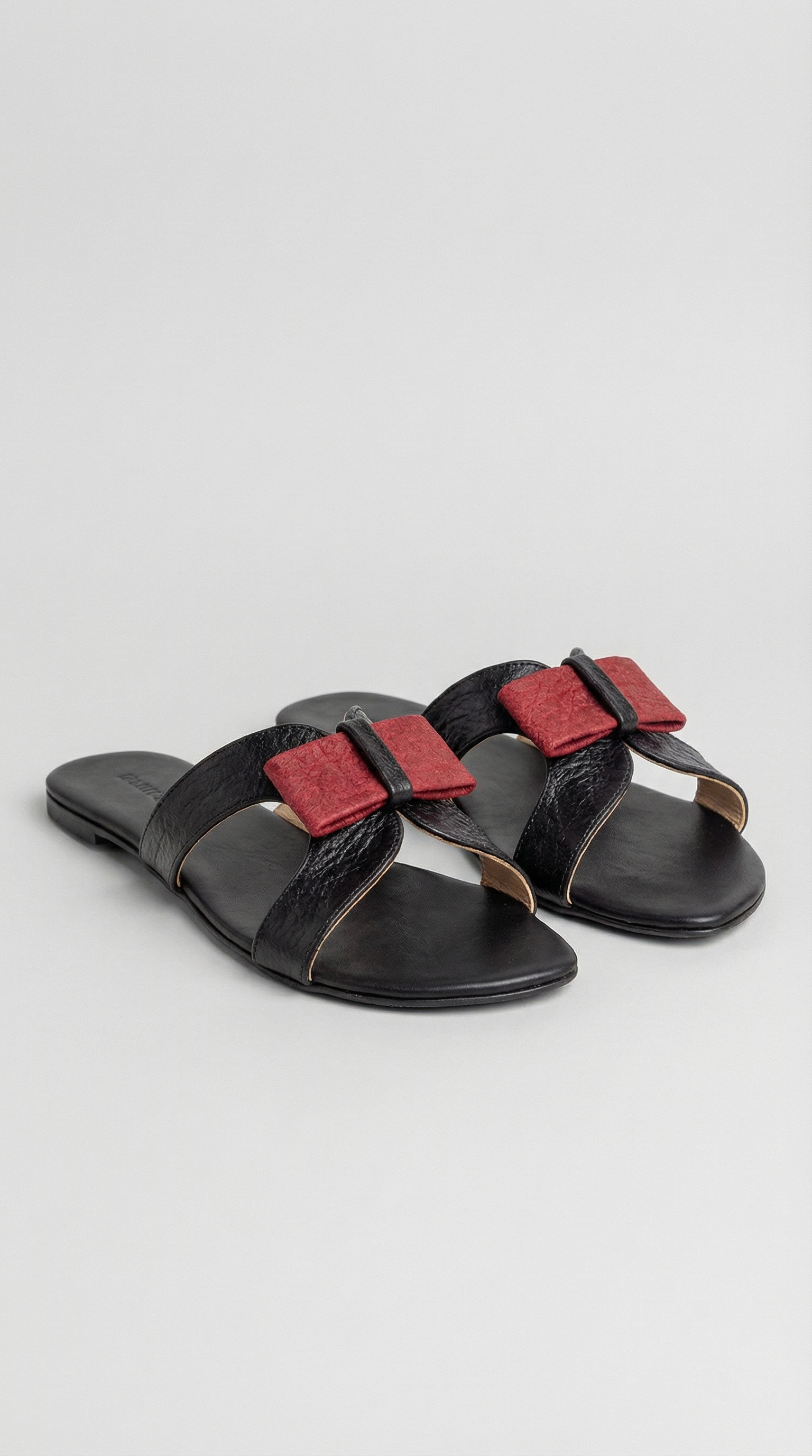 Ananas Bow Slipper - Black x Red