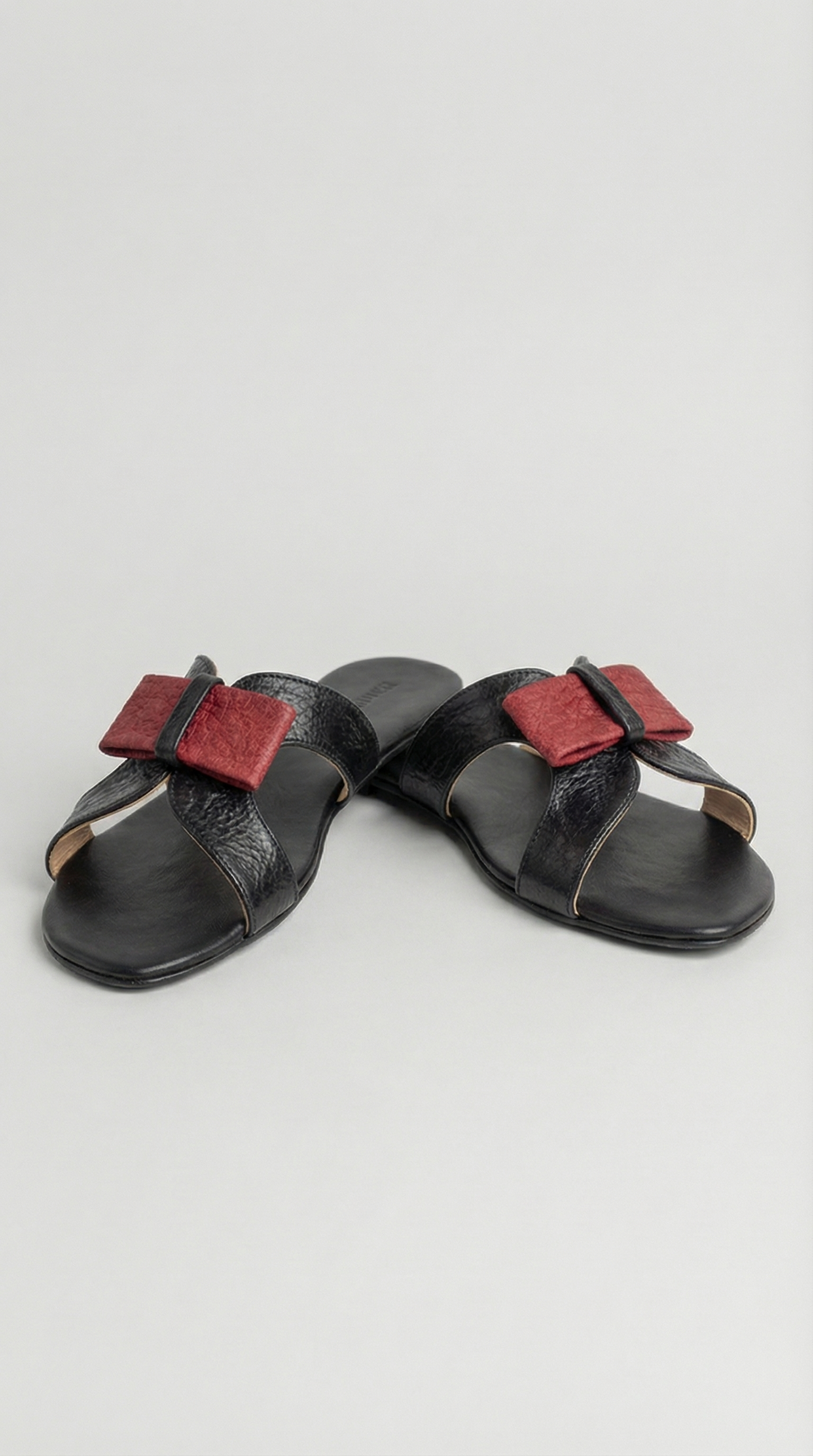 Ananas Bow Slipper - Black x Red