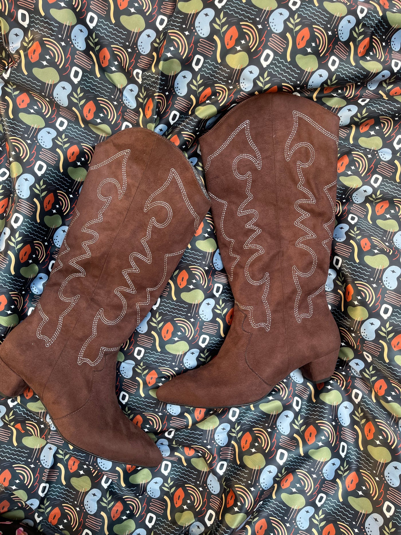 Detalles Suede Cowgirl Boots - BROWN