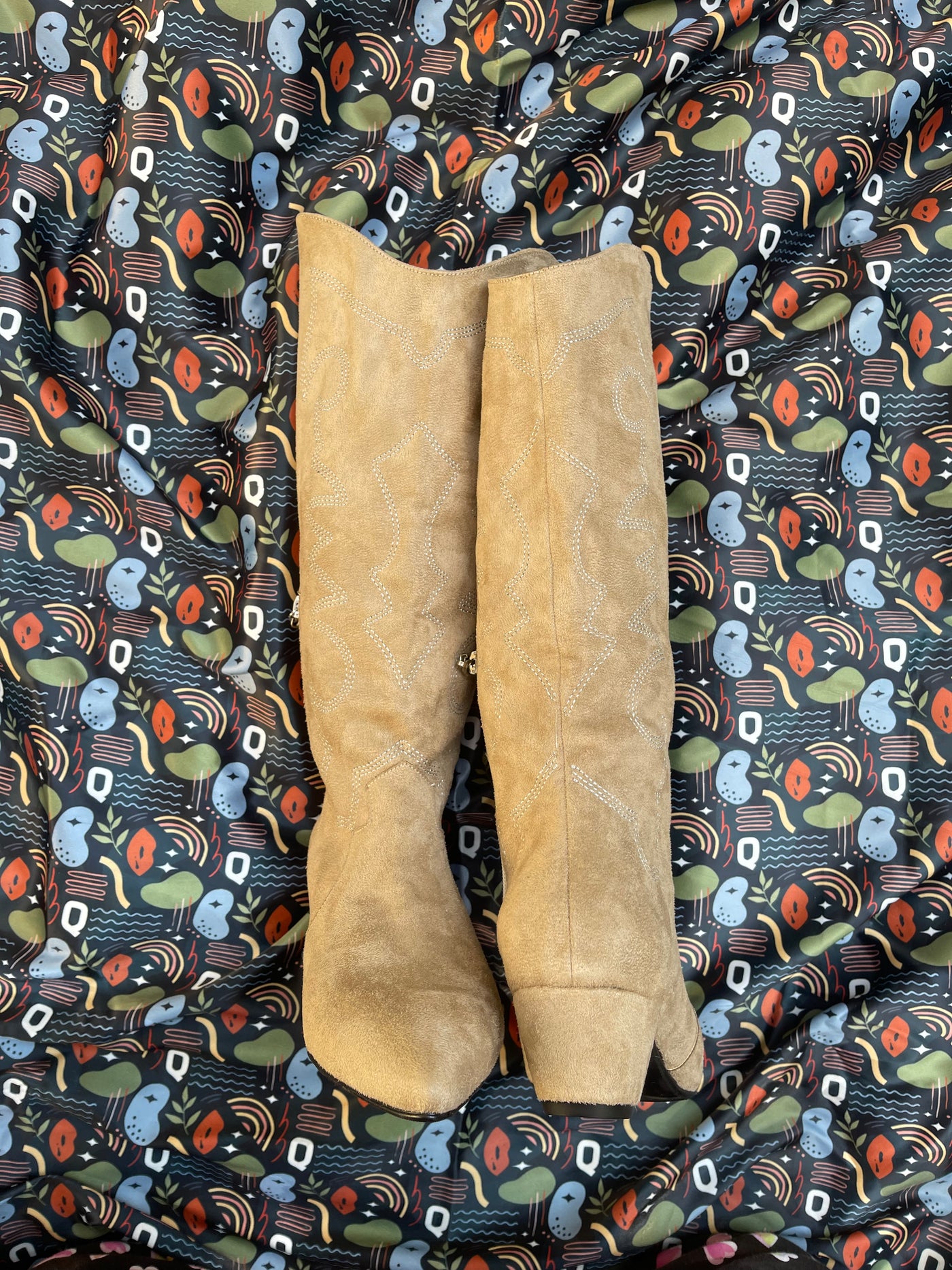 Detalles Suede Cowgirl Boots - BEIGE
