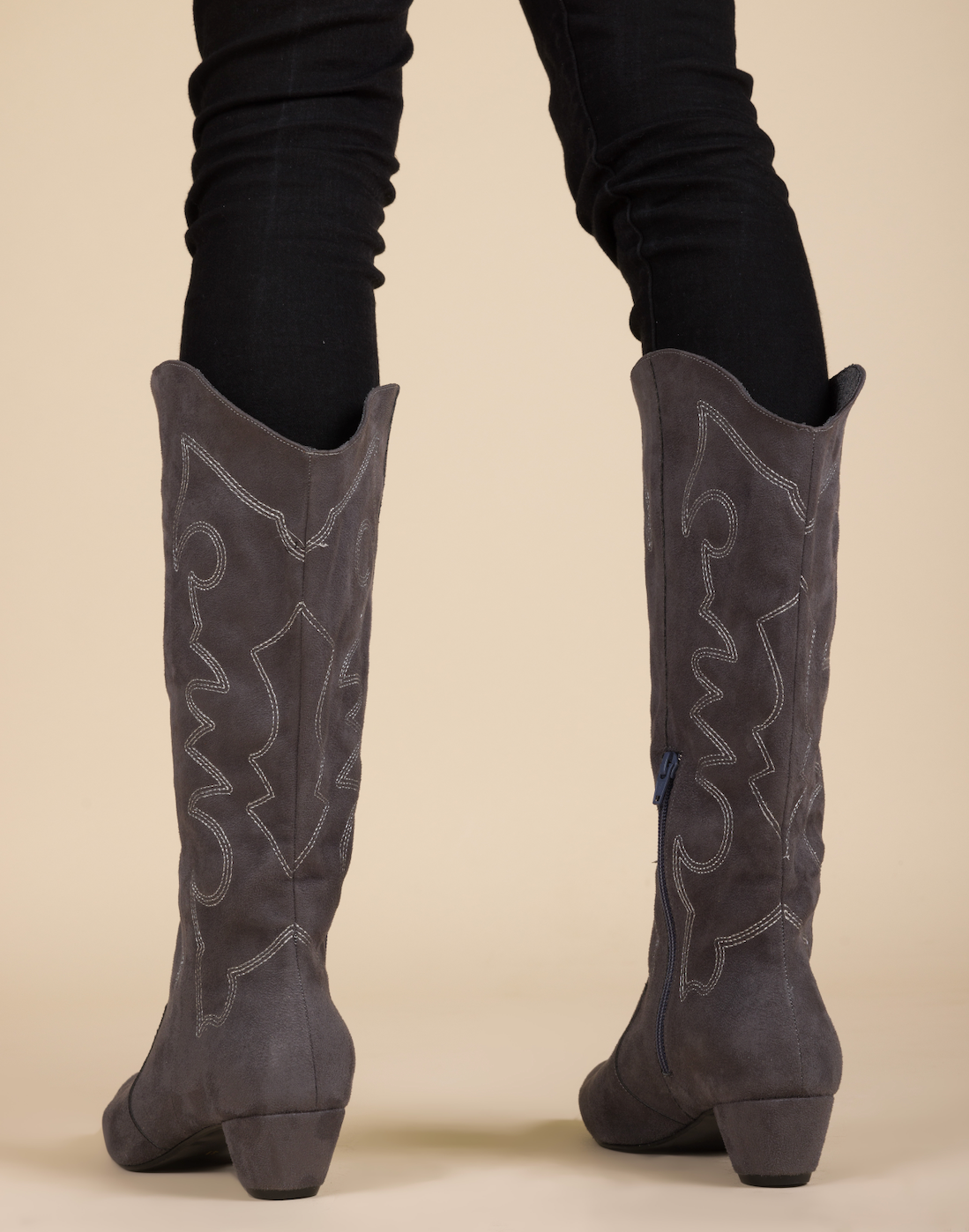 Detalles Suede Cowgirl Boots - GREY
